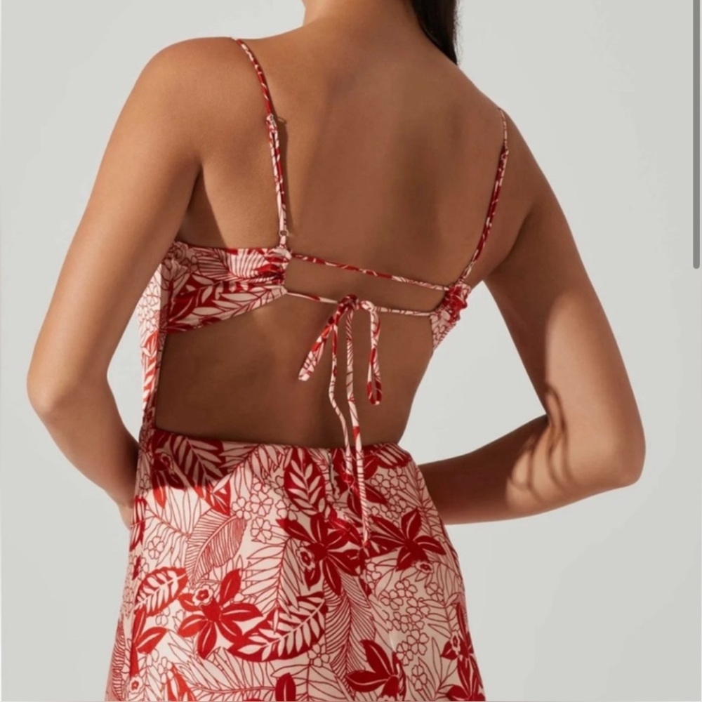 ASTR JOSIANE FLORAL SWEETHEART MIDI DRESS ❤️ - Picture 4 of 9